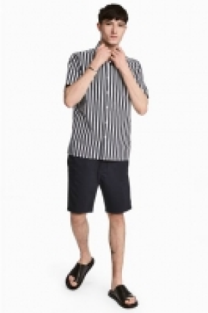 Knee-length elasticated shorts 12.99 €
