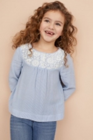 Blouse with a lace yoke 7.99 €