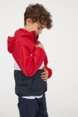 Hooded windbreaker 12.99 €