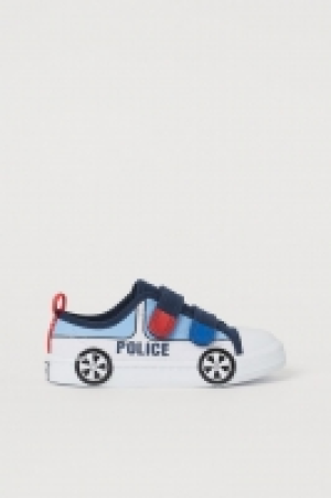 Canvas trainers 7.99 €