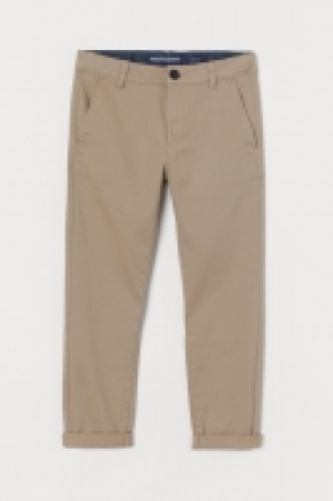HM  Generous Fit Chinos