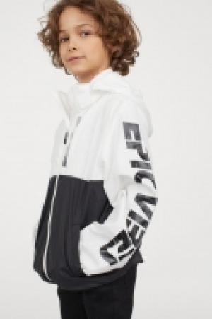 HM  Hooded windbreaker