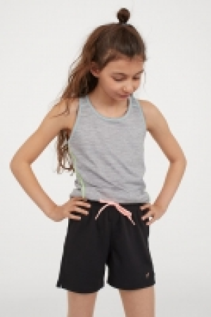 Sports shorts 5.99 €
