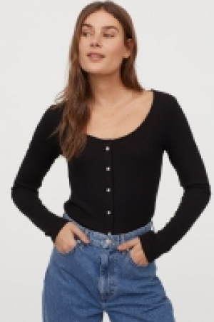 Sparkly-button top 5.99 €