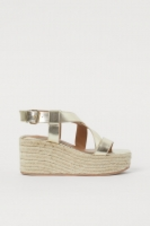 Wedge-heeled sandals 14.99 €