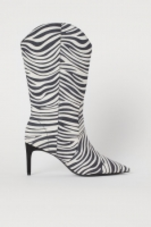 Pointed boots 39.99 €