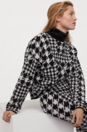 Jacquard-knit polo-neck jumper 17.99 €