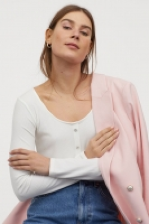 Sparkly-button top 7.99 €