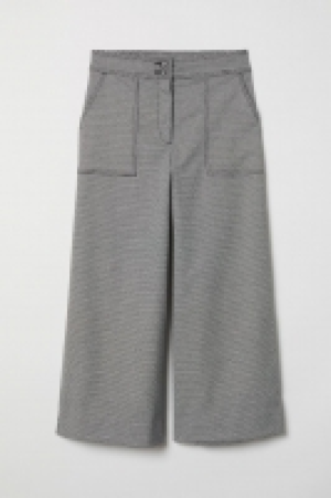 Cropped trousers 9.99 €
