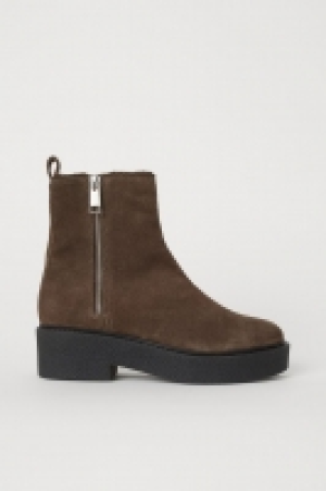 Suede boots 29.99 €
