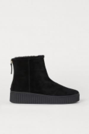Suede boots 24.99 €