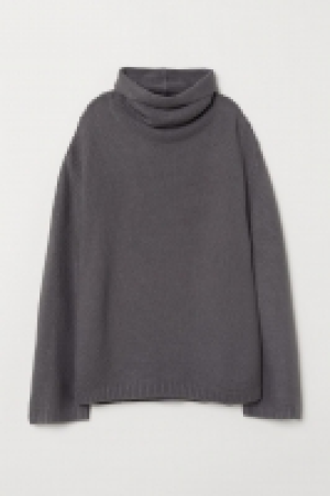 Polo-neck jumper 13.00 €