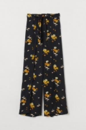 Trousers with high slits 13.00 €