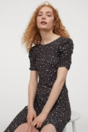 Puff-sleeved dress 9.99 €