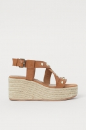 Wedge-heeled sandals 8.99 €