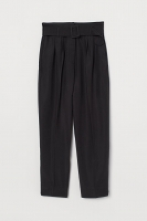 Ankle-length trousers and belt 9.99 €