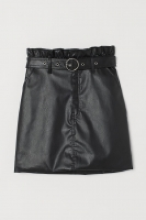 Short imitation leather skirt 8.99 €