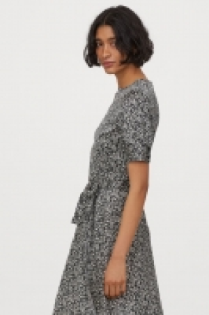Tie-belt dress 14.99 €