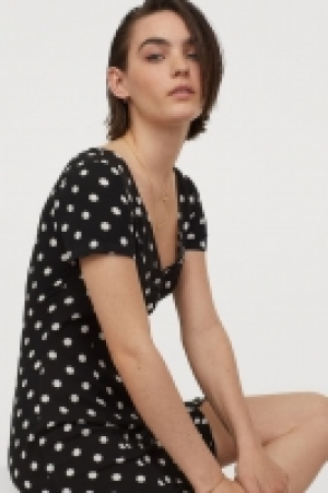 V-neck dress 7.99 €