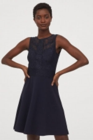 Lace dress 8.99 €