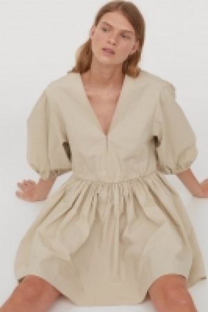 V-neck dress 34.99 €