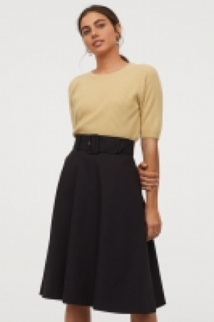 Belted skirt 24.99 €