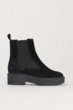 Suede boots 34.99 €