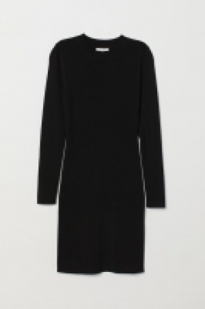 Fitted dress 39.99 €