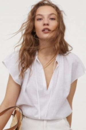 Tie-collar cotton blouse 6.99 €