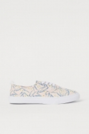Canvas trainers 3.99 €