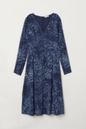V-neck dress 29.99 €