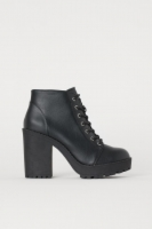 Platform boots 17.99 €