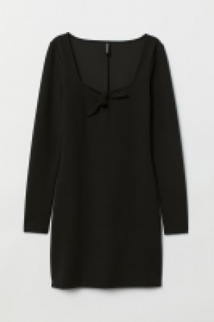 Fitted dress 4.99 €
