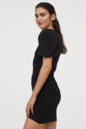 Puff-sleeved wrap dress 10.00 €
