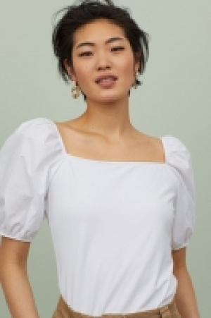 Puff-sleeved top 3.00 €