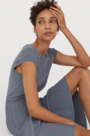 Fine-knit dress 25.00 €