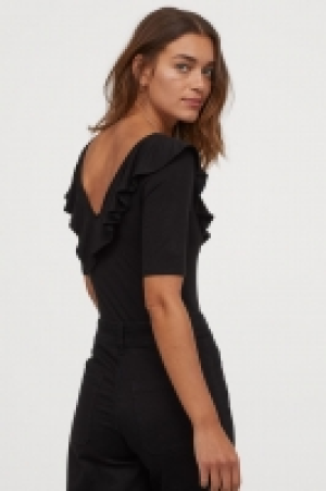 HM  Flounced V-neck body