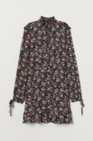 Dress with frills 8.00 €