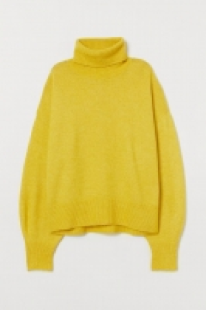 Fine-knit polo-neck jumper 15.00 €