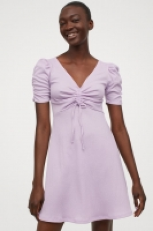 Puff-sleeved dress 10.00 €