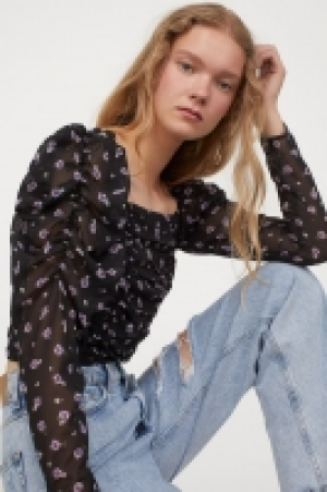 Puff-sleeved top 8.00 €