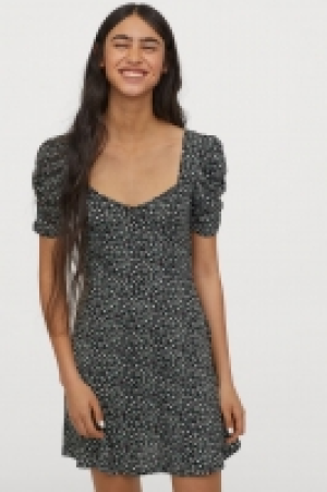 Puff-sleeved dress 6.99 €