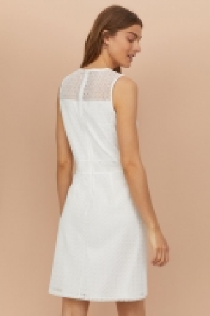 HM  Sleeveless lace dress