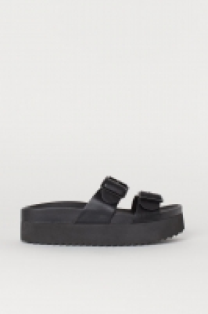Platform sandals 17.00 €