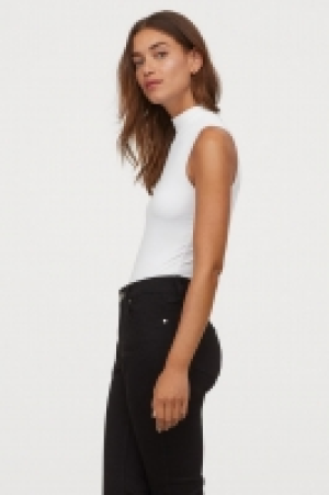 Ribbed turtleneck body 7.00 €