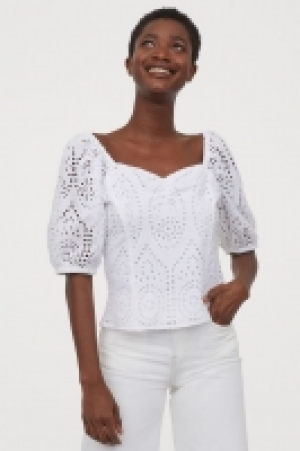 Broderie anglaise blouse 17.00 €