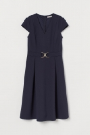 Cap-sleeved dress 17.00 €