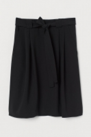 Belted skirt 13.00 €