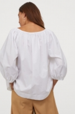 Puff-sleeved cotton blouse 5.00 €