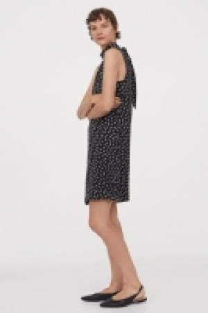 Satin dress 9.00 €